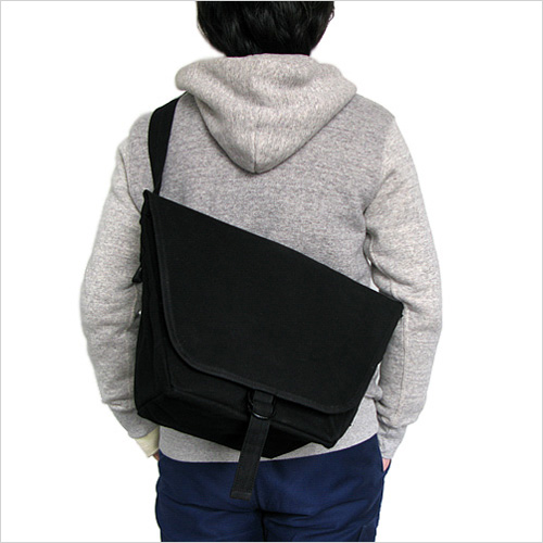 6SHiKi(ロクシキ)『Full』 メッセンジャーバッグ・S(ブラック)