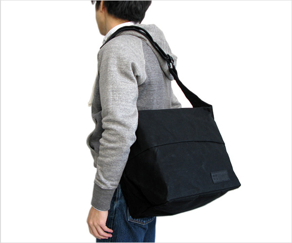 6SHiKi（ロクシキ）『Full』 ショルダーバッグ（ブラック）