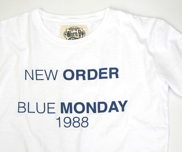 Worn By（ウォーン バイ）プリントTシャツ 「BLUE MONDAY ’88」