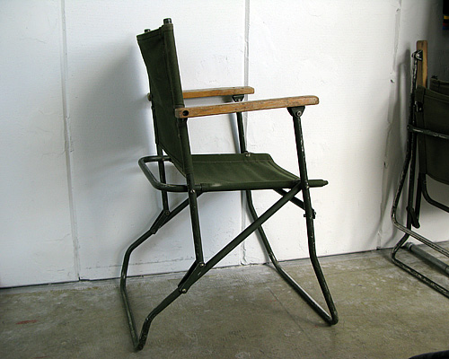 コロニアルチェアをアップ。