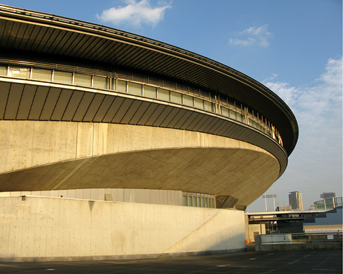 東京体育館。