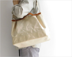 suolo（スオーロ） CROP middle