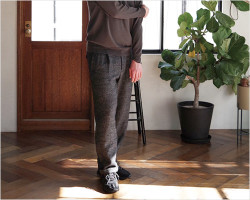 comm. arch.（コム・アーチ）ウール×リネンツイード トラウザーズ（ダークグレーミックス）