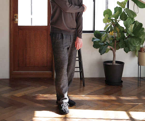comm. arch.（コム・アーチ）ウール×リネンツイード トラウザーズ（ダークグレーミックス）